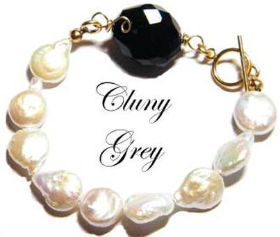 cream freshwater pearl bracelet with gold